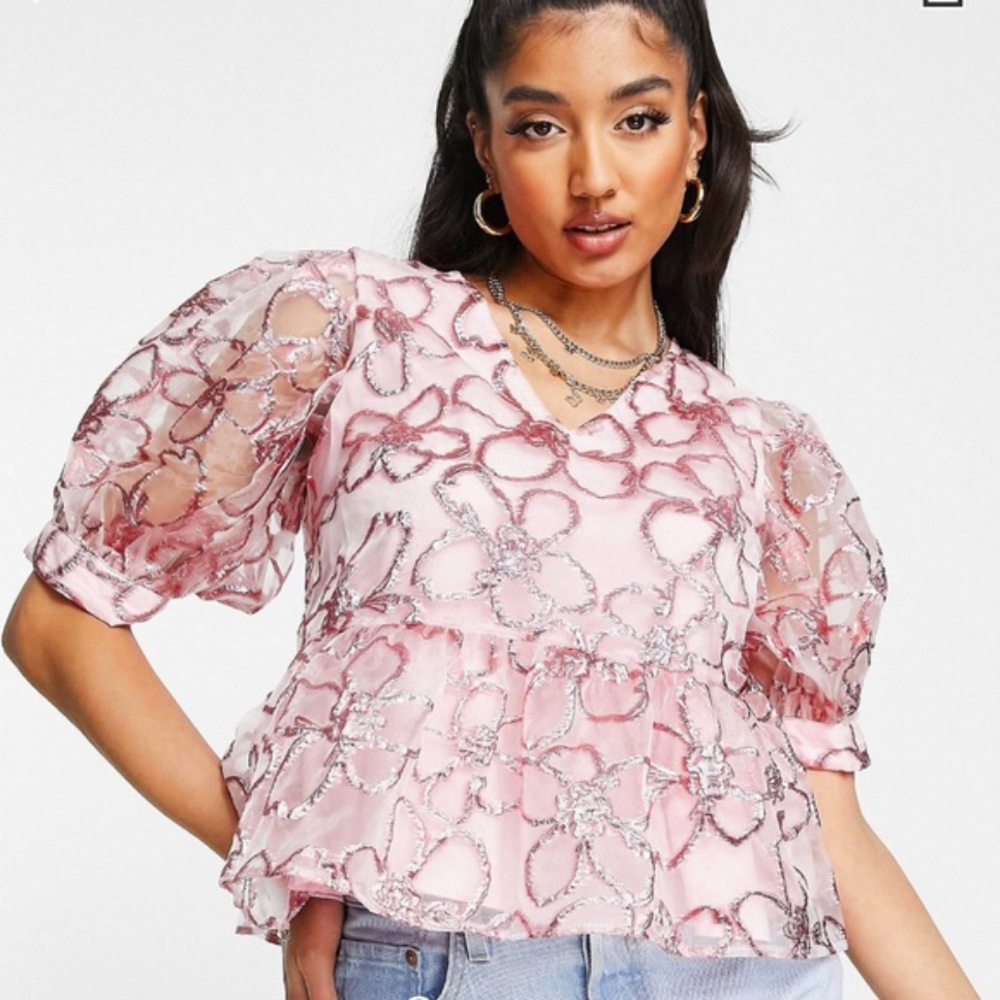 PIECES EMBROIDERED FLORAL PUFF SLEEVE PEPLUM TOP IN PINK